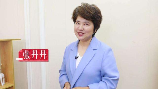 芒果台主持人张丹丹,以前主持《背后的故事》,如今也在直播(湖南卫视