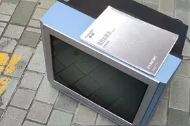 50块钱到小区收了一台全新的东芝纯平彩色 拿回去好多人抢着要买图片