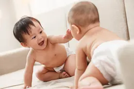 哥哥无子想过继弟弟的孩子，弟媳妇说：过继可以，孩子必须叫我妈图片