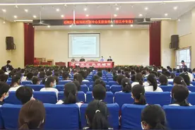 艾滋病专题讲座走进株洲市第三中学，高一新生收获“健康大礼包”图片