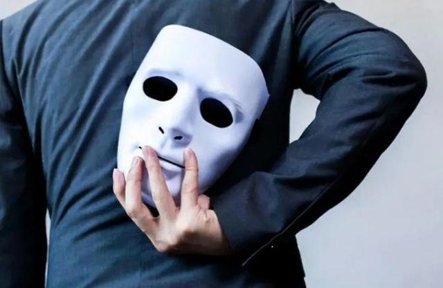 其中有好人,也有坏人,有些人的心眼非常坏,遇到心眼坏的人,可能会给