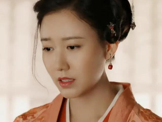 演员高露：当红时嫁圈外丈夫，生一对儿女幸福美满