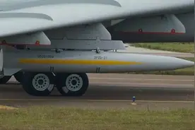 苏34首次发射匕首高超弹！歼16能挂载鹰击21吗？重型机有先天优势图片