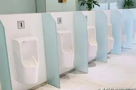 小便很黄是什么原因？怎么办呢？小便黄要警惕，以免拖成大病图片