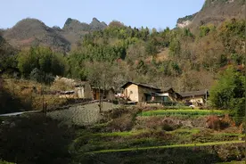 湖南农妇遇怪事：与丈夫同床而眠，醒后却只有自己的衬裤出现破洞图片