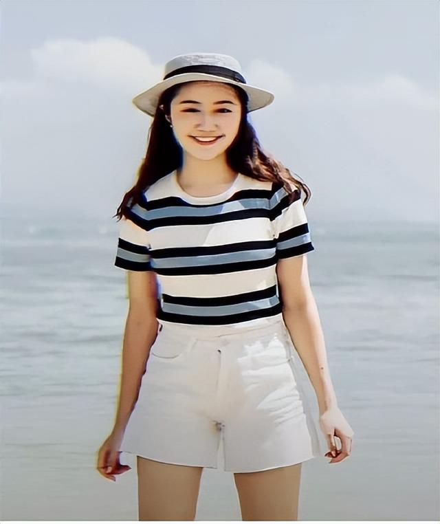 14年前,靠魔性广告语走红却遭非议的“点读机女孩”,如今已让人不敢高攀