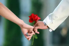 回顾：农村小伙娶空姐，结婚一个月却苦不堪言，小伙：她欠很多债图片