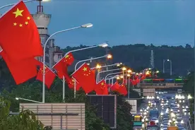 人民日报经典摘录：如果奇迹有颜色的话，那一定是“中国红”图片