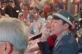 林俊杰富豪亲哥二婚！归宁宴场地破旧似农村吃席，JJ献唱变演唱会图片