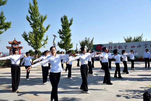 ϲӭ����� �滭�����̡����Ӱ��˴����Сѧ��ʦ�Ž��