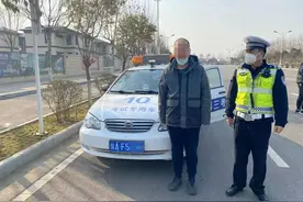 把马路当科三训练场，3名驾校教练让学员开车上路被西安交警同时拦下图片