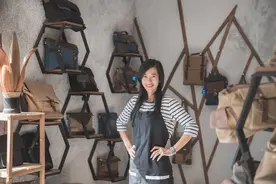 新婚丈夫被判死缓 忠贞妻子辗转三地真情守望17年 终于迎接他回家图片