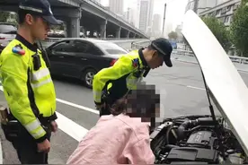 车头冒烟，难道要“自燃”？！快骑解围，原来虚惊一场图片