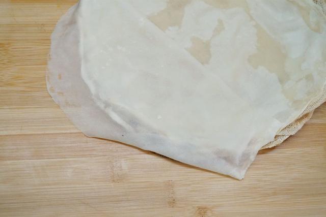 春天到了，教你做春饼，一次能做十多张，透明筋道不破皮，省事