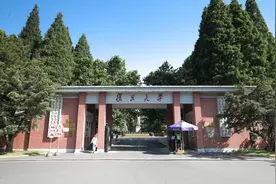 上海市高校排名，上海大学排在第48名，东华大学排在77名图片