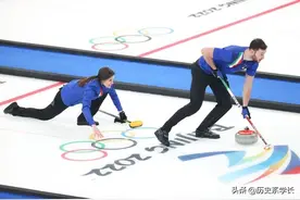 一只售价12000元的冰壶，起源于哪里？为何要用“扫帚”一直擦地图片