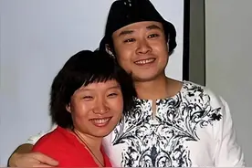 离婚33年后，再看刀郎那个"和富商私奔"的前妻，她后悔俩字说烂了图片