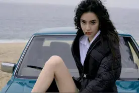 杨颖的脸，迪丽热巴的身材，杨幂的脚，各个堪称男生减速带？图片