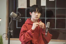 易烊千玺疑似和周冬雨恋情曝光，粉丝称他是实力派演员，恋爱自由图片