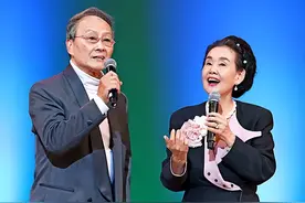 童自荣：“真由美”邀“佐罗”唱歌图片