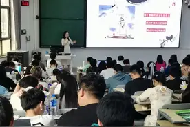 每天，有100多万人在抖音跟她上“大学”图片