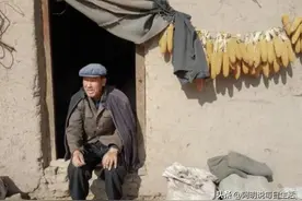 退休后回老家过春节，见了曾经的发小，他的生活现状让我泪流满面图片