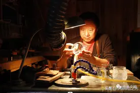 玻璃画：一染一磨 “透” 神韵图片