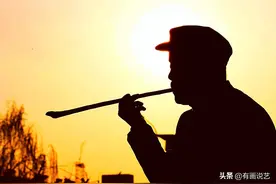 “手不扶碗穷一世，弯腰抖腿霉一生”，老祖宗的告诫，还是要听图片