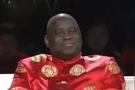 北大才女远嫁非洲，不久回国摆地摊，两年后等来丈夫，成高官夫人图片