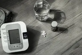 早晨血压130/90，吃一片缬沙坦，中午到晚上血压依然高，怎么办？图片
