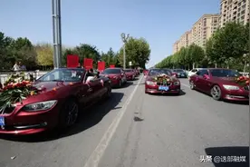 山东三胞胎分数连号同上211高校，10年后同日成婚，父母喜极而泣图片