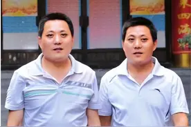 四川男子在饭店认错人，竟然意外帮朋友找回失散41年的同胞兄弟图片