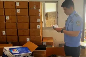涉案金额超100万元！ 老板刻录盗版光盘销售牟取暴利图片