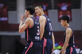 广东现离队潮！周鹏携4将离开苏伟或退役，阿联降薪续约令人敬佩图片