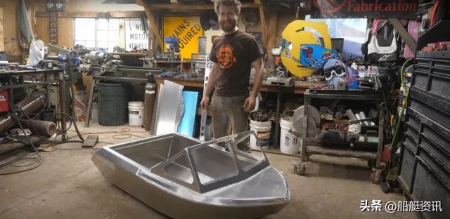 世界上最小的喷射艇，只有6英尺长