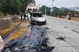 本田思域行驶中自燃，消防部门：发动机舱电线短路所致图片