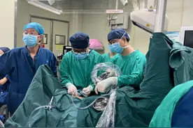 西安交大第一附属医院多学科协作成功救治36周早产“镜面宝宝”图片