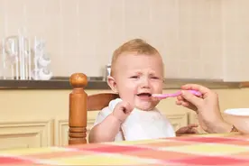 还在追着喂宝宝？抓住进食敏感期，让宝宝好好吃饭图片