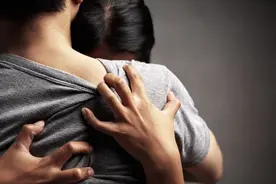 32岁女子患霉菌性阴道炎，不小心传染给了丈夫，如何治疗好得快？图片