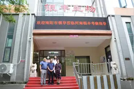 著名作家秦俊一行莅临河南银丰生物干细胞库参观指导工作图片