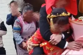 内蒙：30岁男子盖上红盖头当入赘女婿，新娘子笑了，母亲却哭了图片