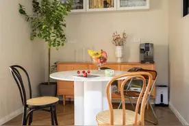 北京夫妻买下破败一楼，打造成法式入户花园，日子过得浪漫又幸福图片