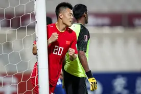 马不停蹄前往亚运队，谭龙：年龄不是问题，想踢到40岁图片