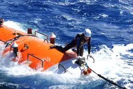 看看他们接送“孩子”的日常，我再也不敢说累了图片