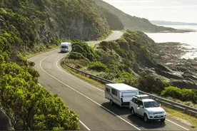 “C本”终于可以合法开牵引挂车了图片