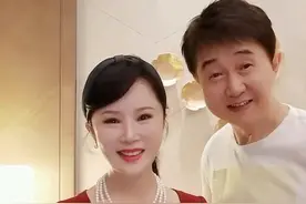 付笛生任静现身商演捞金，打扮精致唱功备受质疑，曝出场费30万元图片