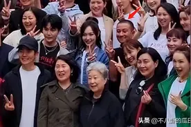 同学聚会成“照妖镜”，唐嫣文章同框似两代人，朱亚文老婆很惊艳图片