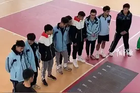 （视频）@太原考生！中学体育老师展示立定跳远绝活，为即将参加体考的学生加油鼓劲图片