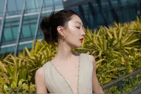 周冬雨电影官宣，H型身材美出新高度，三步带你瘦出性感S曲线图片