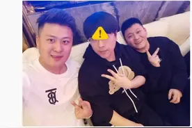 “White和Miss回归图”火了，LOL圈内大佬透露，年底就会开启直播图片